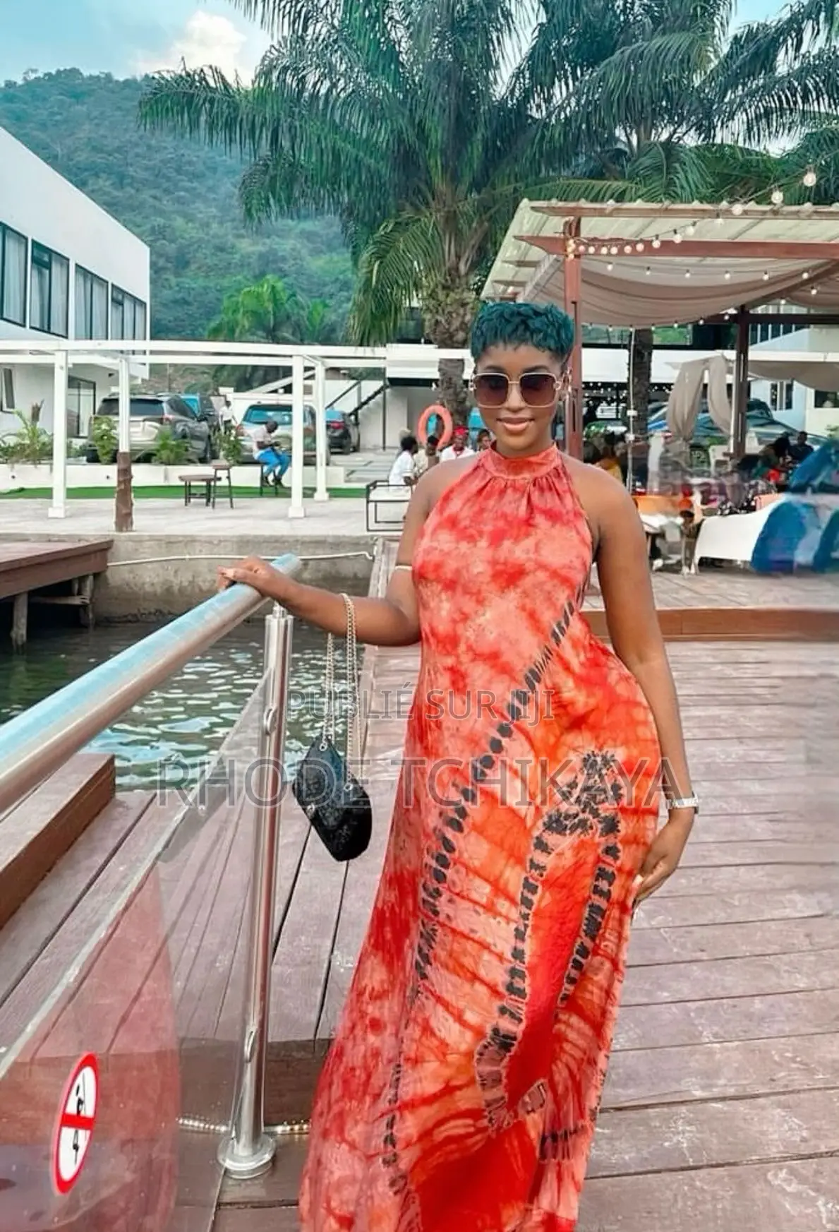 Robe Dos Nu Disponible en Plusieurs Couleurs