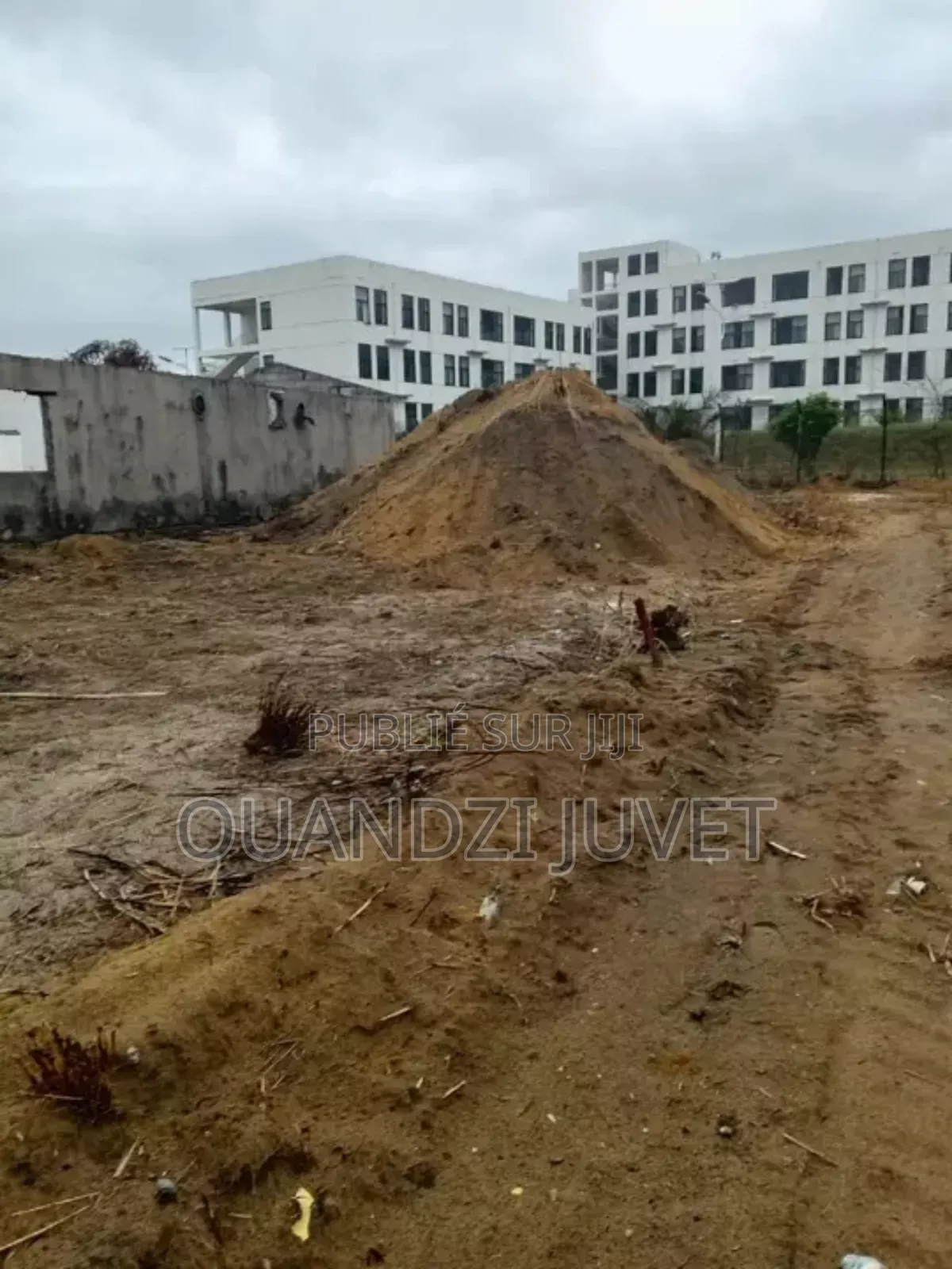 Parcelle À Vendre À Kintelé. Qtier Ngambamou