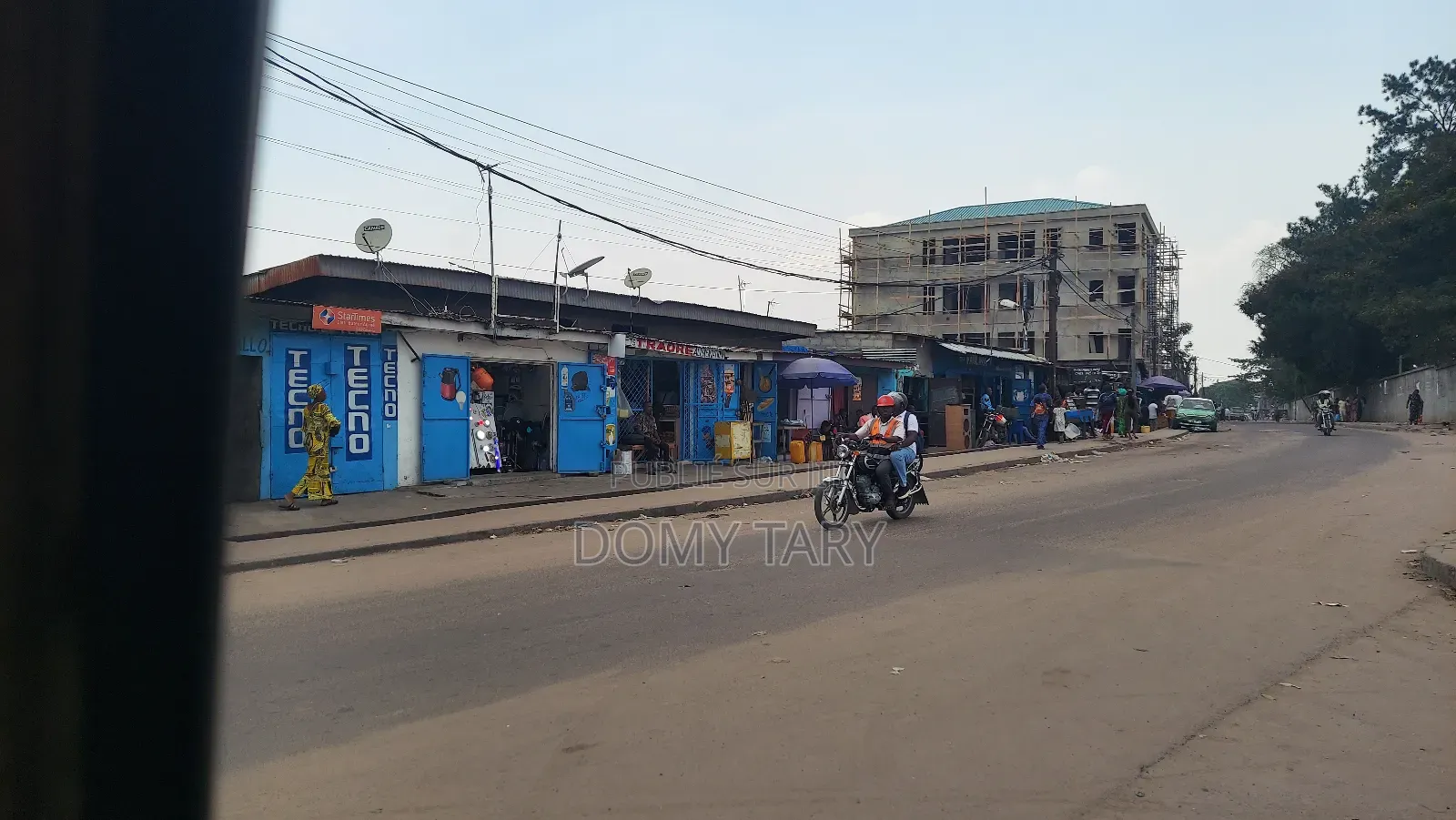 Vente Une Demi Parcelle