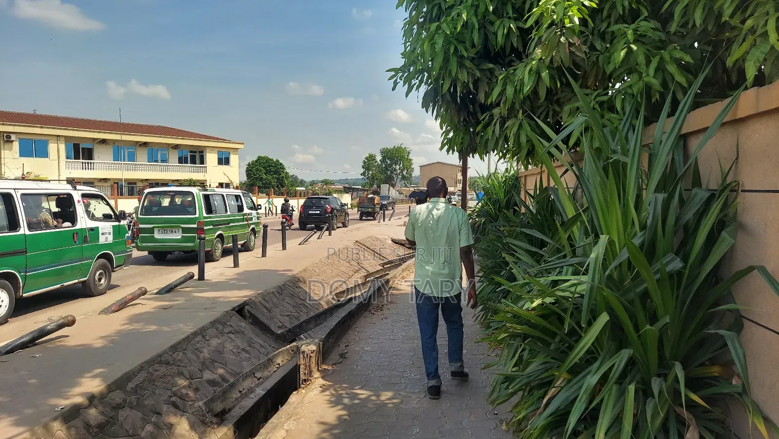 Vente Une Demi Parcelle