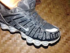 Nike Shox Noir Neuf