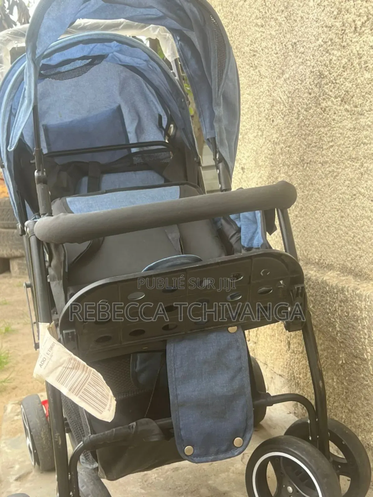 Je Met en Vente Une Poussette en Occasion Neuf