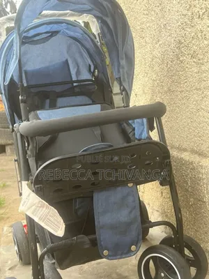 Je Met en Vente Une Poussette en Occasion Neuf