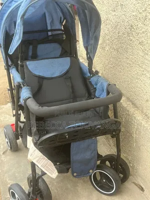 Je Met en Vente Une Poussette en Occasion Neuf