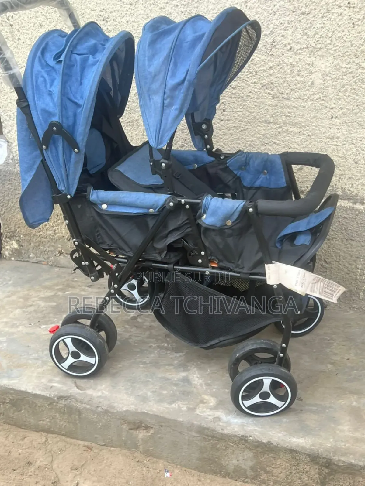 Je Met en Vente Une Poussette en Occasion Neuf