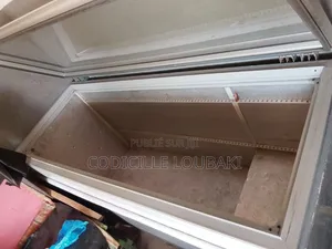 Vente d'Un Congélateur D 610 Litres , Contacter Moi