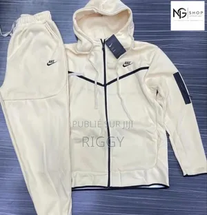 Jogging Elegant Et Confortable