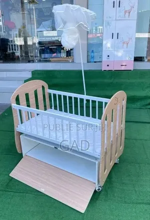 Berceau en Bois Meublé