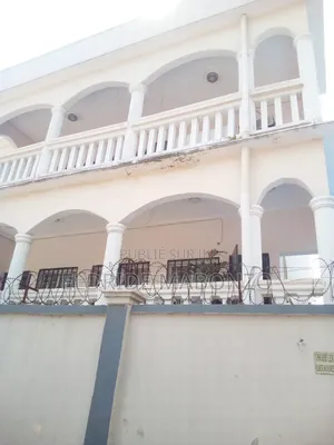 12chbre Appartement-terrasse dans Moungali à Vendre