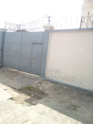 12chbre Appartement-terrasse dans Moungali à Vendre