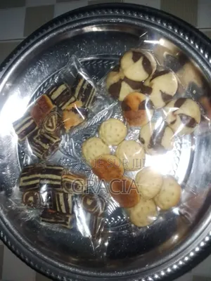 Gâteaux d'Anniversaire en Pot Et Des Biscuits