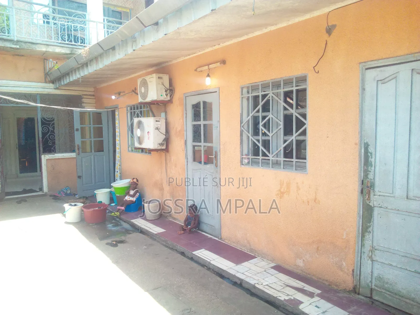 1chbre Chambre et salon dans Etage Sans Frontière, Tié-Tié à Louer