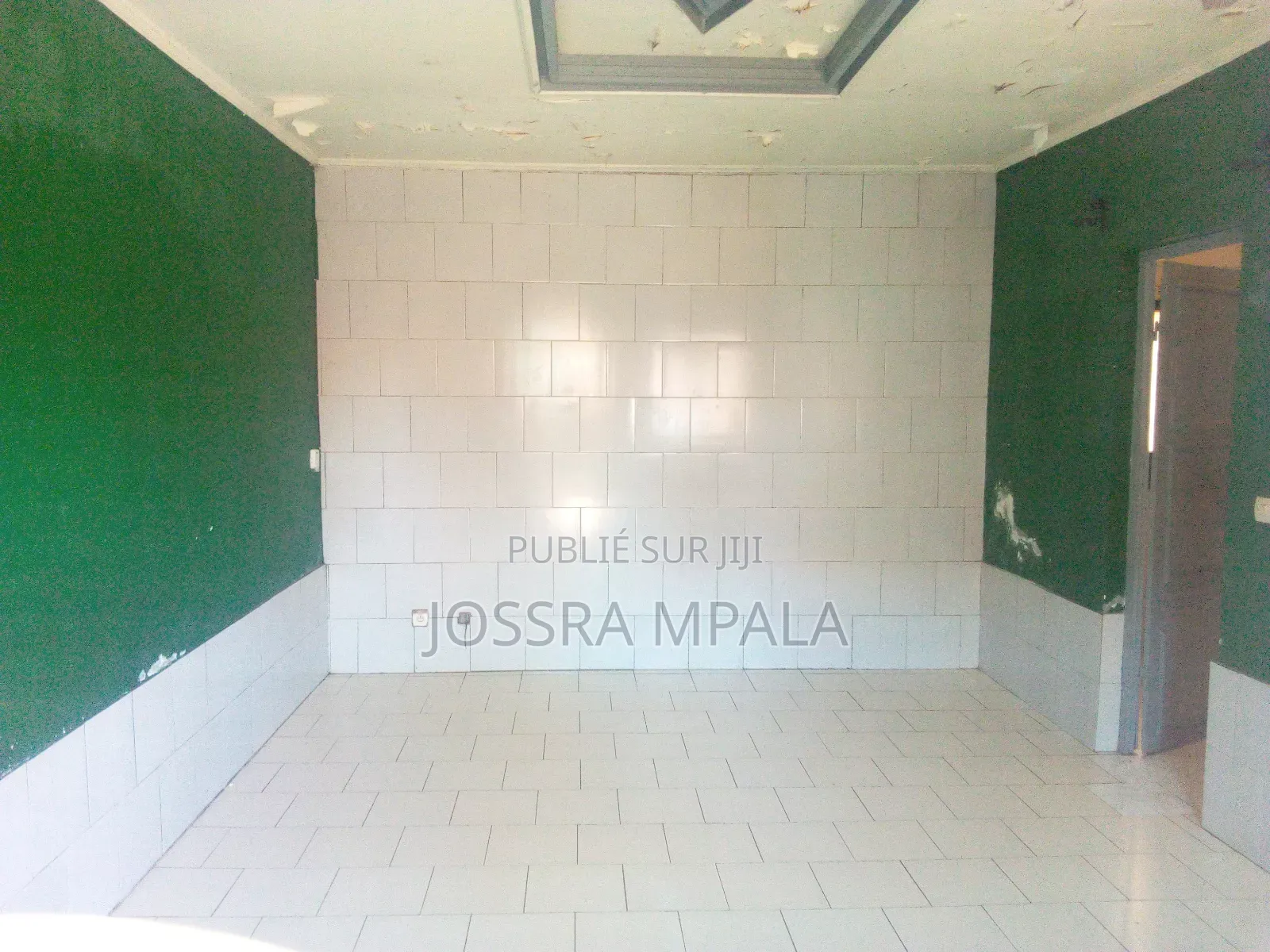 1chbre Chambre et salon dans Etage Sans Frontière, Tié-Tié à Louer