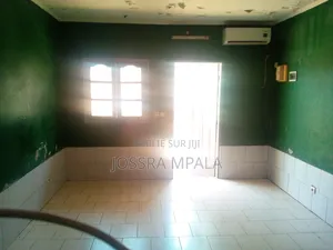 1chbre Chambre et salon dans Etage Sans Frontière, Tié-Tié à Louer