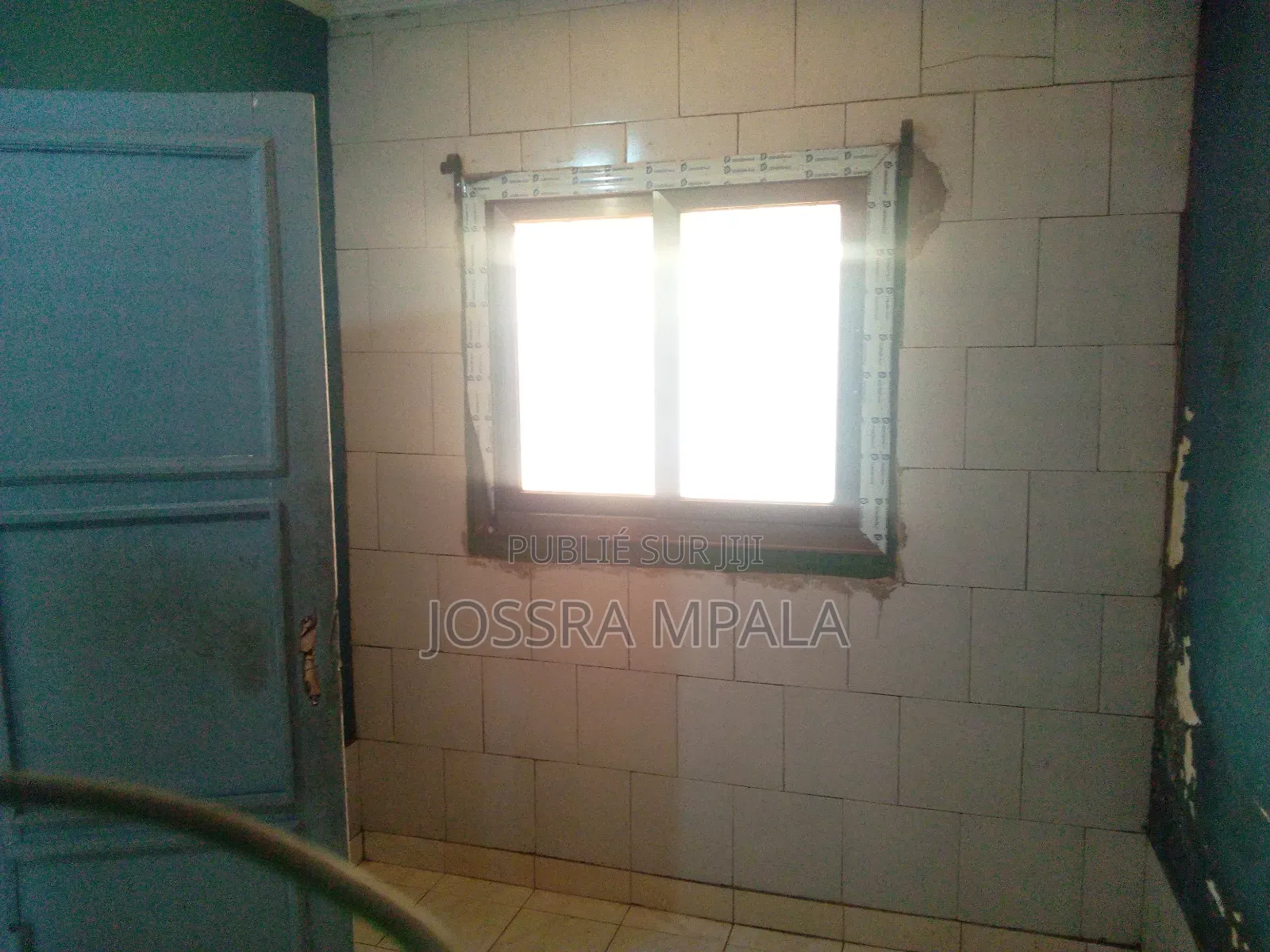 1chbre Chambre et salon dans Etage Sans Frontière, Tié-Tié à Louer