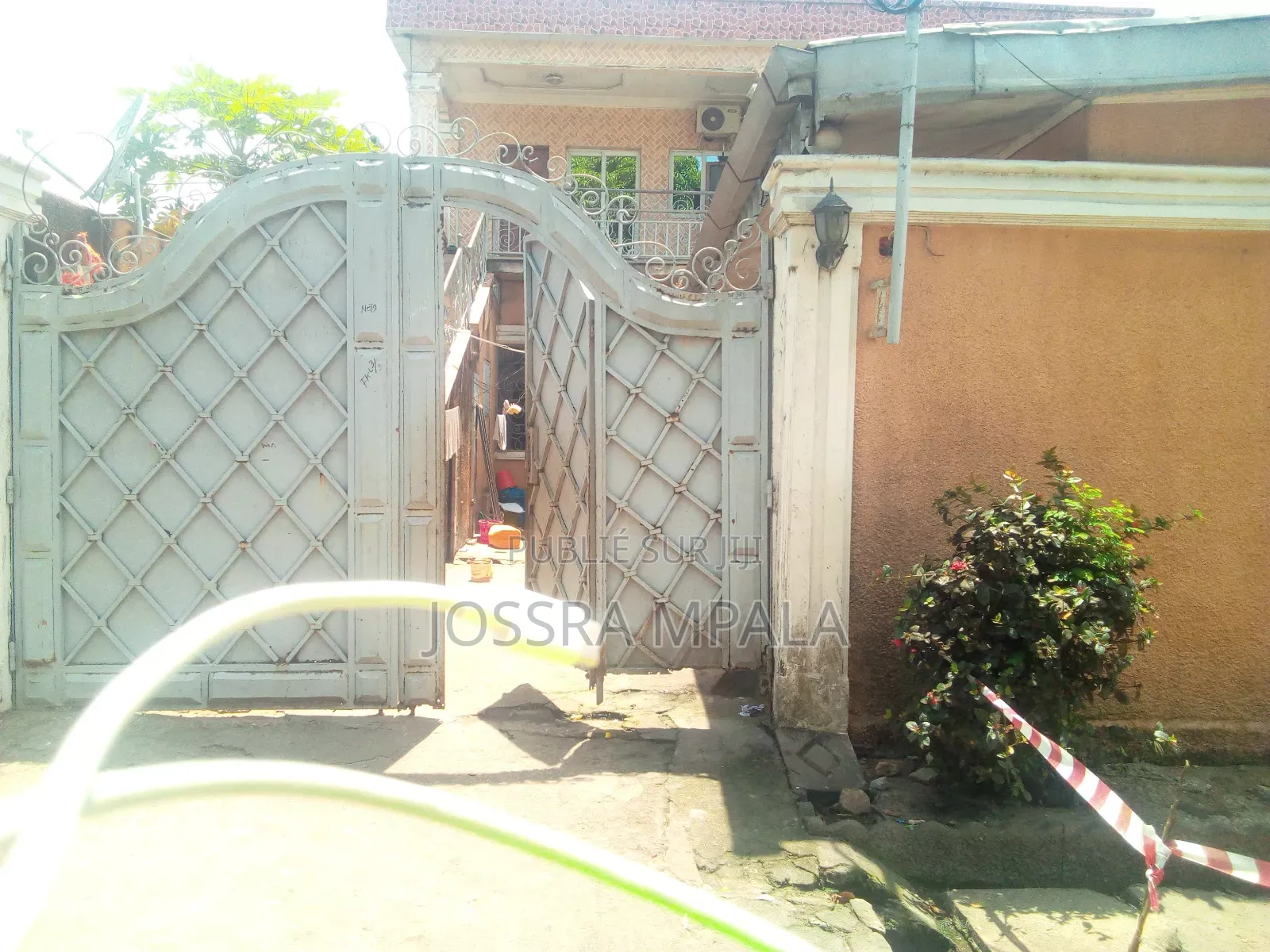 1chbre Chambre et salon dans Etage Sans Frontière, Tié-Tié à Louer
