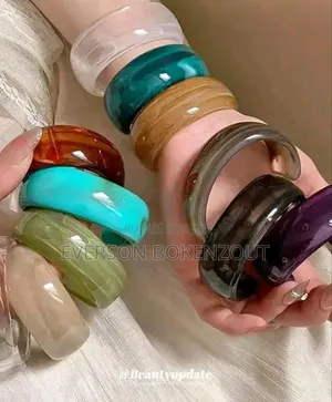 Bracelet en Résine. Chic Et Classe Pour Vous Les Dames