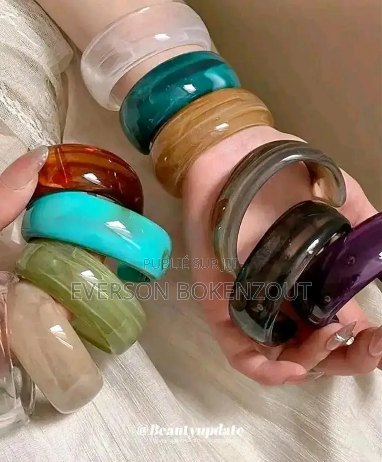 Bracelet en Résine. Chic Et Classe Pour Vous Les Dames