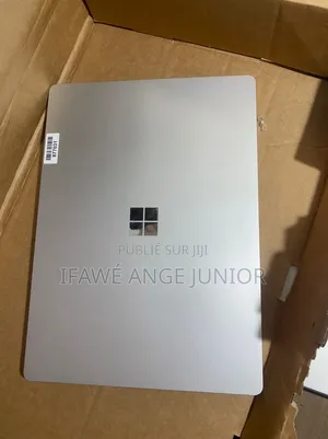 Ordinateur portable HP 14-dq1025cl 8GB Intel Core i7 SSD 256GB