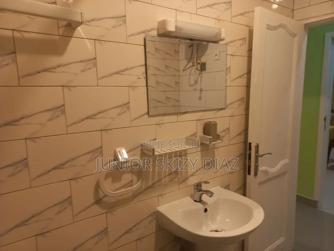 1chbre Chambre et salon dans Diaz Immo, Mongo-Mpoukou à Louer