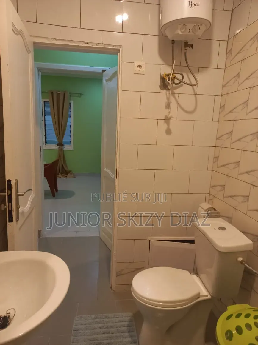 1chbre Chambre et salon dans Diaz Immo, Mongo-Mpoukou à Louer