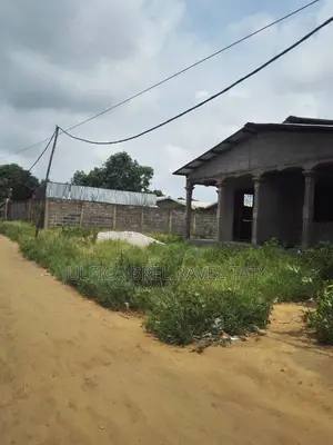 4chbre Maison dans Mongo-Mpoukou à Vendre