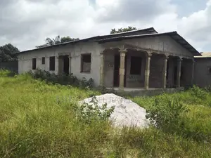 4chbre Maison dans Mongo-Mpoukou à Vendre