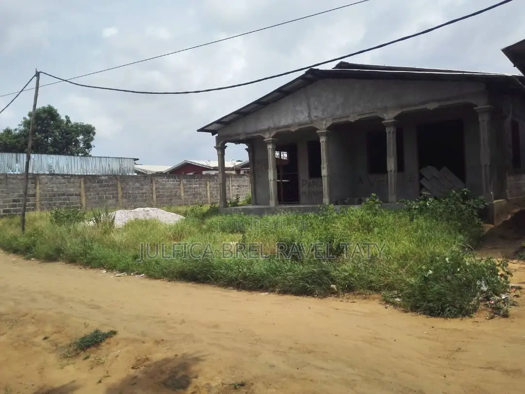 4chbre Maison dans Mongo-Mpoukou à Vendre