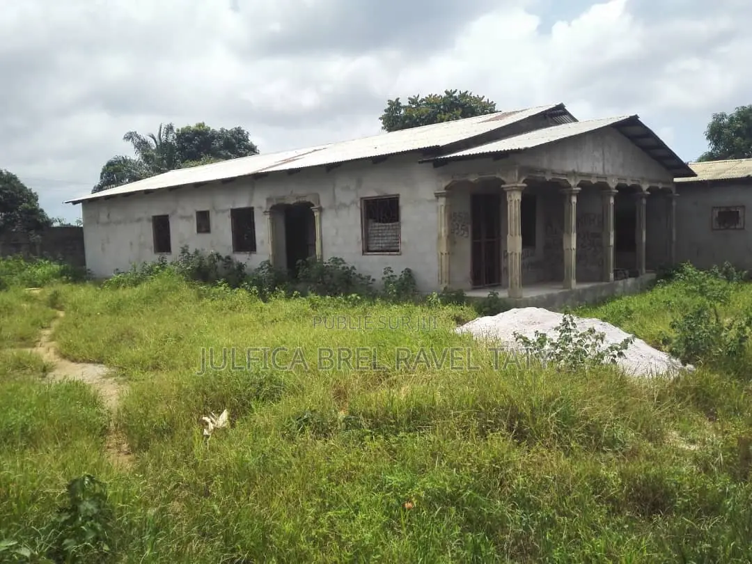 4chbre Maison dans Mongo-Mpoukou à Vendre