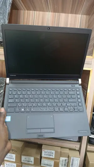 Nouveau Ordinateur portable Toshiba A30 8GB Intel Core i5 SSD 256GB