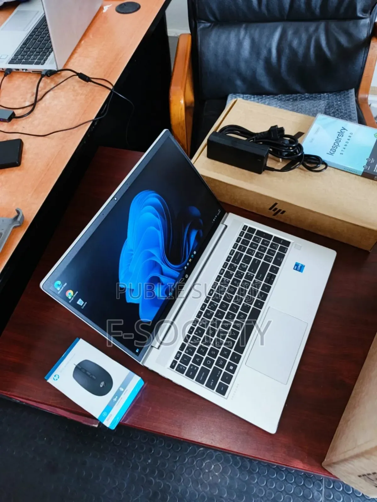 Nouveau HP EliteBook 860 G10 16GB Intel Core i7 SSD 512GB