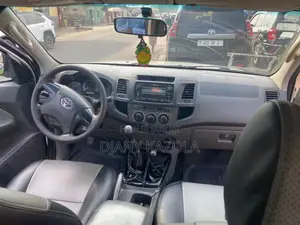 Toyota Hilux 2012 Gris