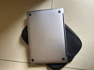 Ordinateur portable Apple MacBook 2017 8GB Intel Core i5 SSD 500GB