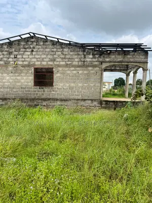 Parcelle Avec Maison Inachevé