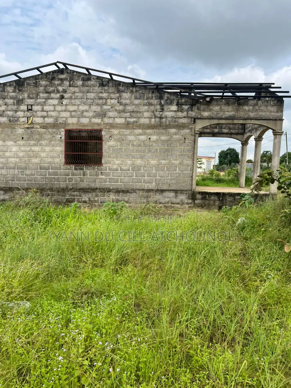 Parcelle Avec Maison Inachevé