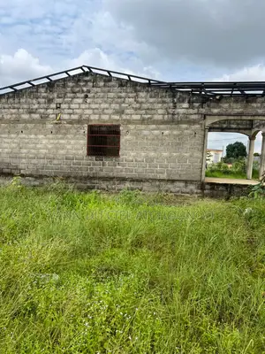 Parcelle Avec Maison Inachevé