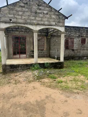 Parcelle Avec Maison Inachevé