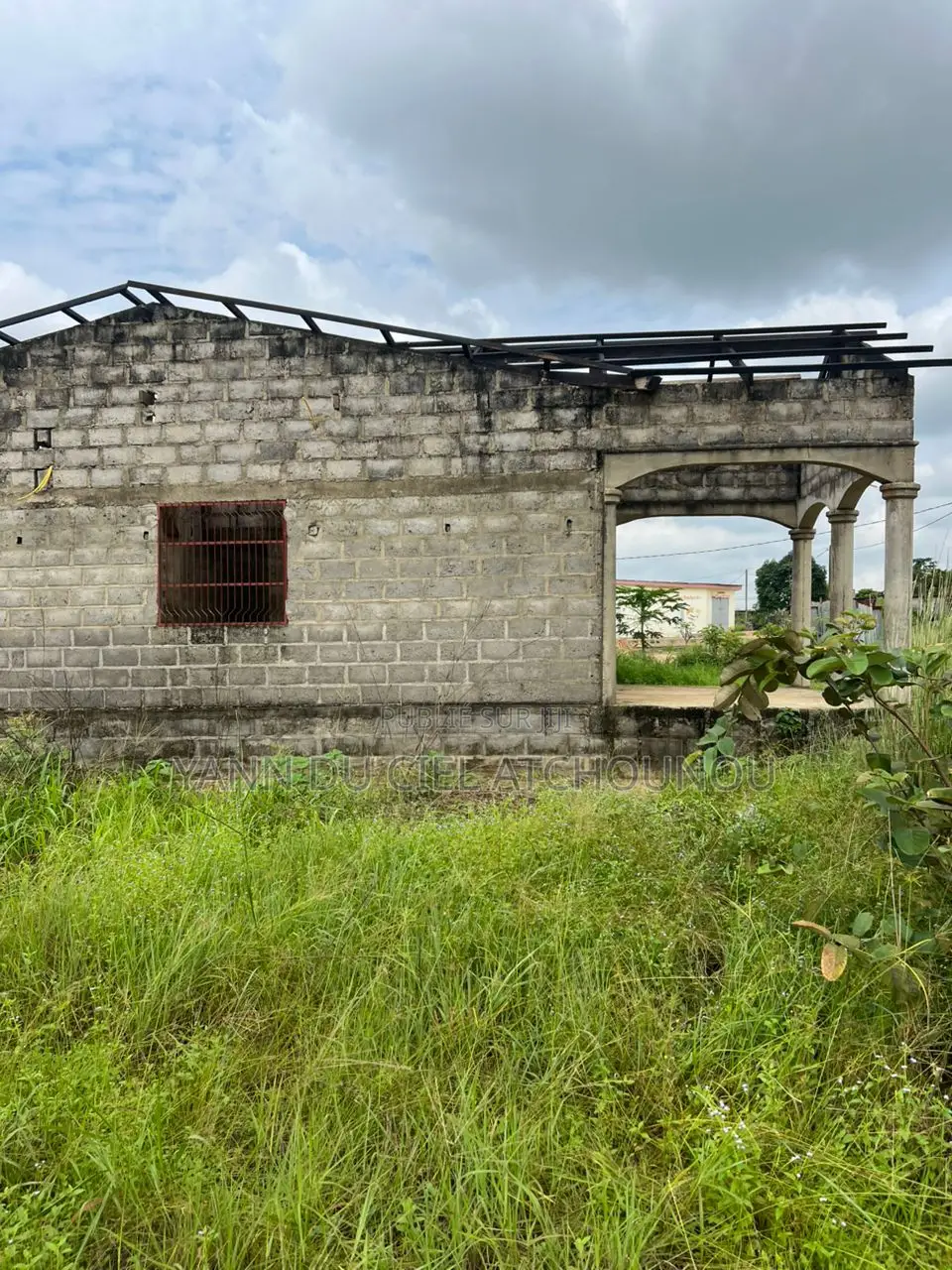 Parcelle Avec Maison Inachevé