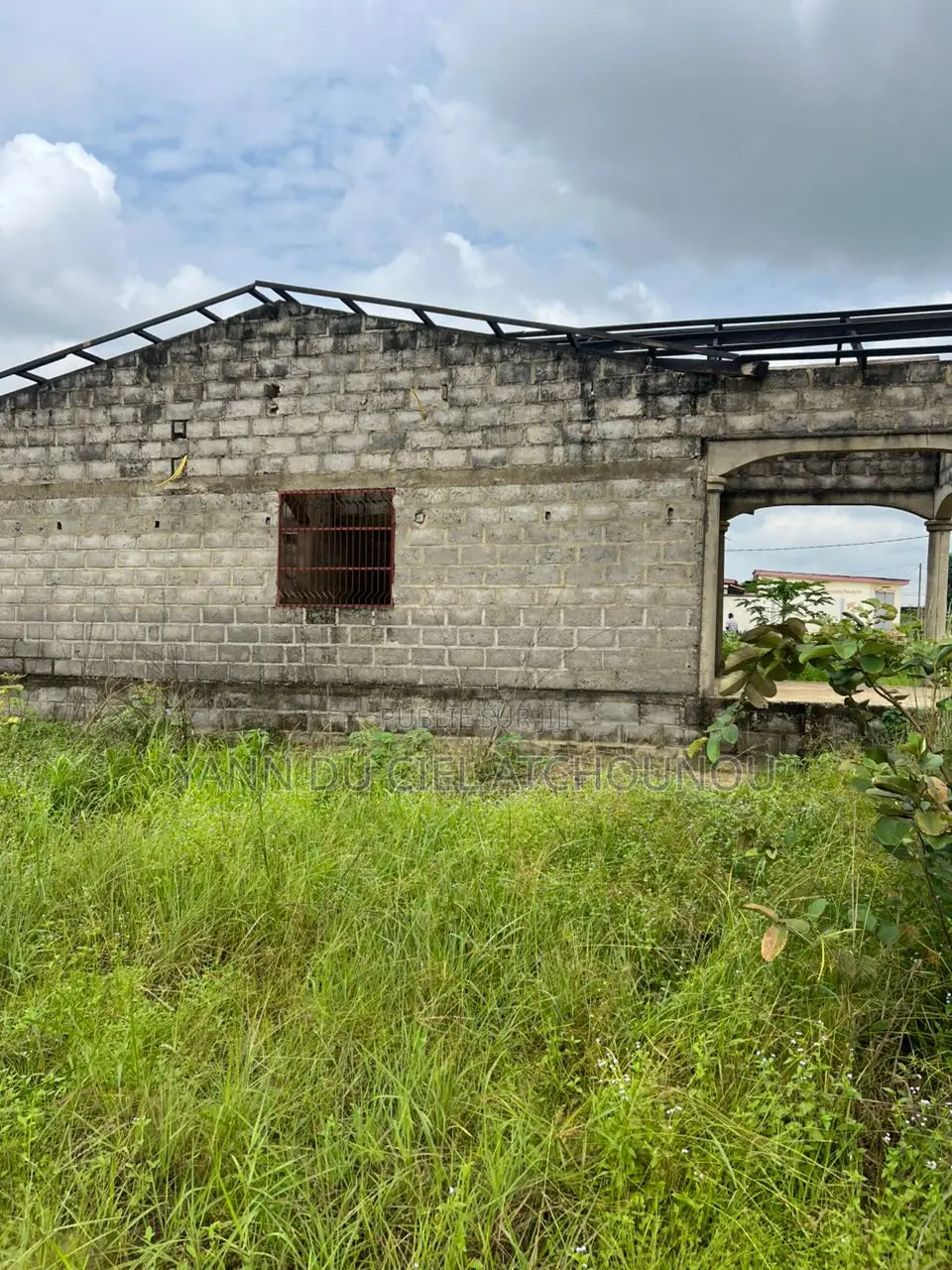 Parcelle Avec Maison Inachevé