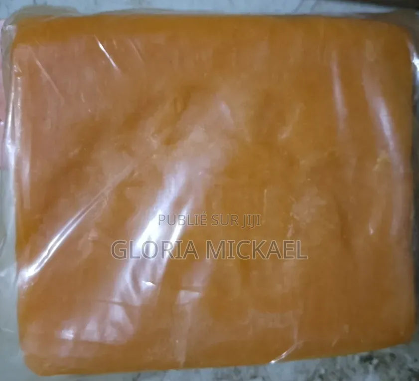 Savon Gommant, Anti Taches Et Bouton Pour Visage Et Corps