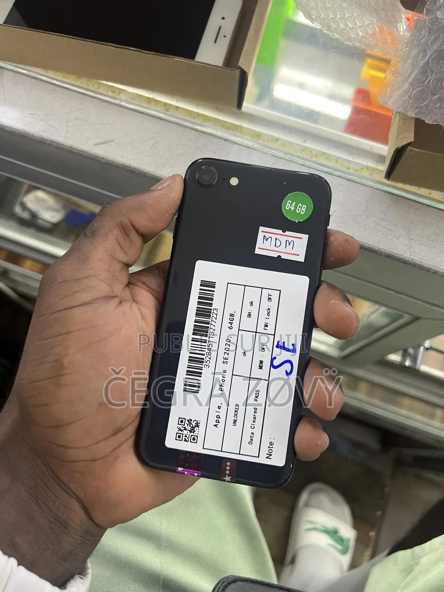 Nouveau Apple iPhone SE 64 GB Noir