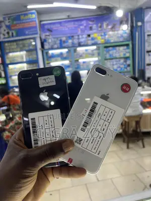 Nouveau Apple iPhone 8 Plus 64 GB Noir