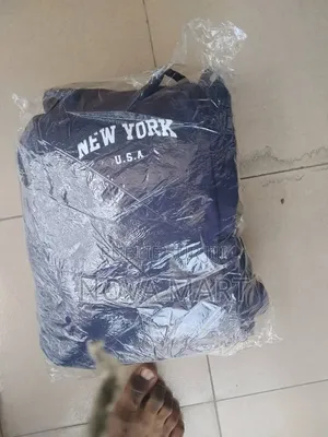 Complet Pull Lourd État Neuf 25.000fc Légèrement Discutable