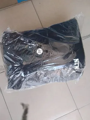 Complet Pull Lourd État Neuf 25.000fc Légèrement Discutable