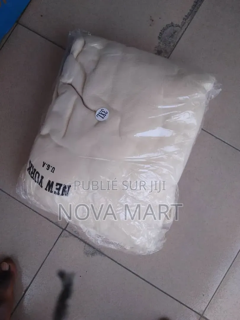 Complet Pull Lourd État Neuf 25.000fc Légèrement Discutable