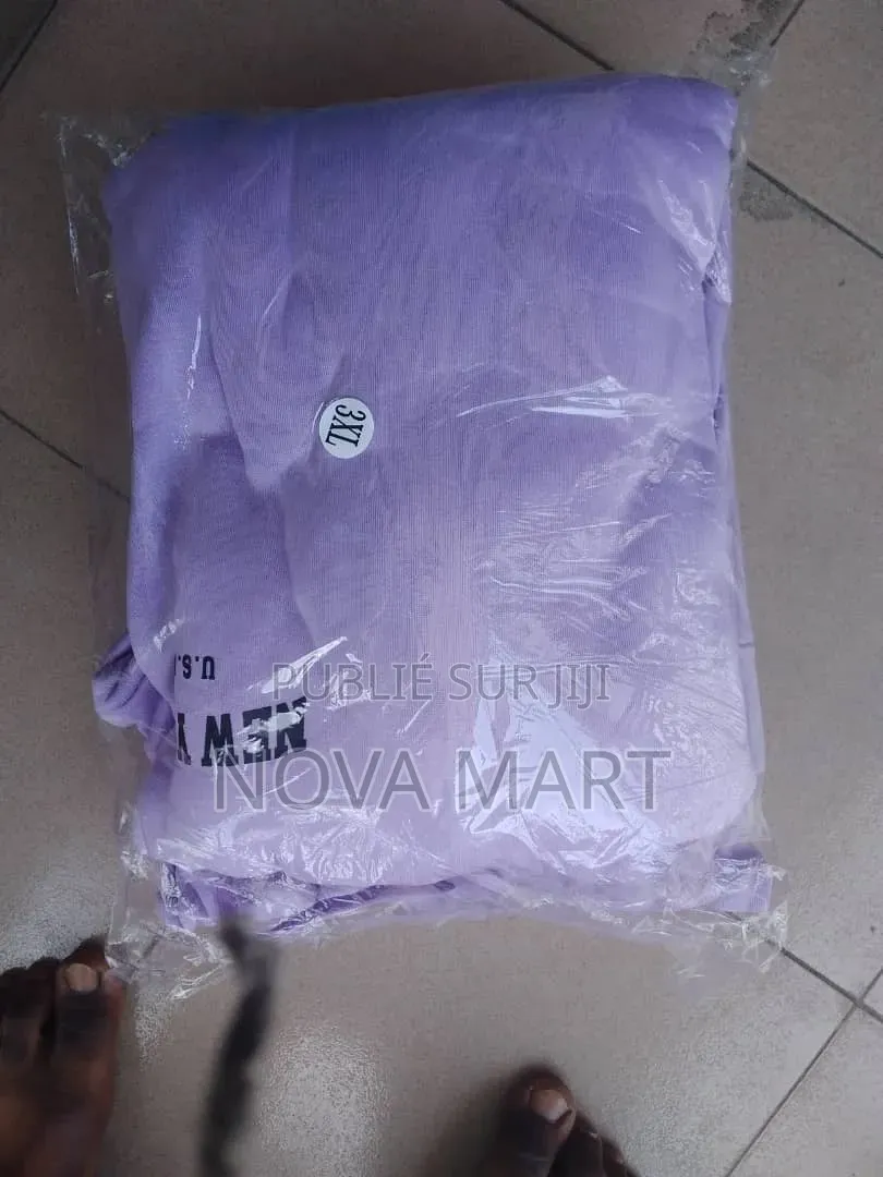 Complet Pull Lourd État Neuf 25.000fc Légèrement Discutable