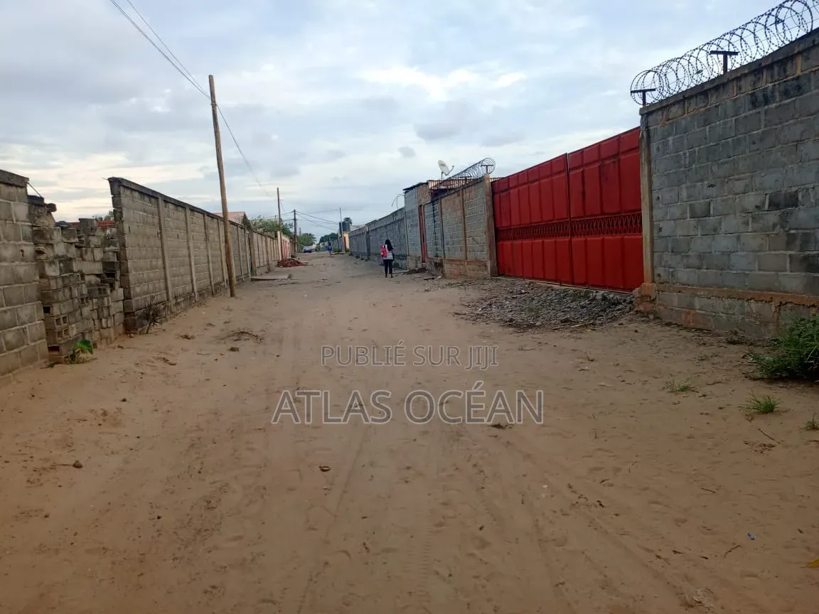 Deux Parcelles Jumelées en Vente Quartier Siafoumou Arrêt Lac