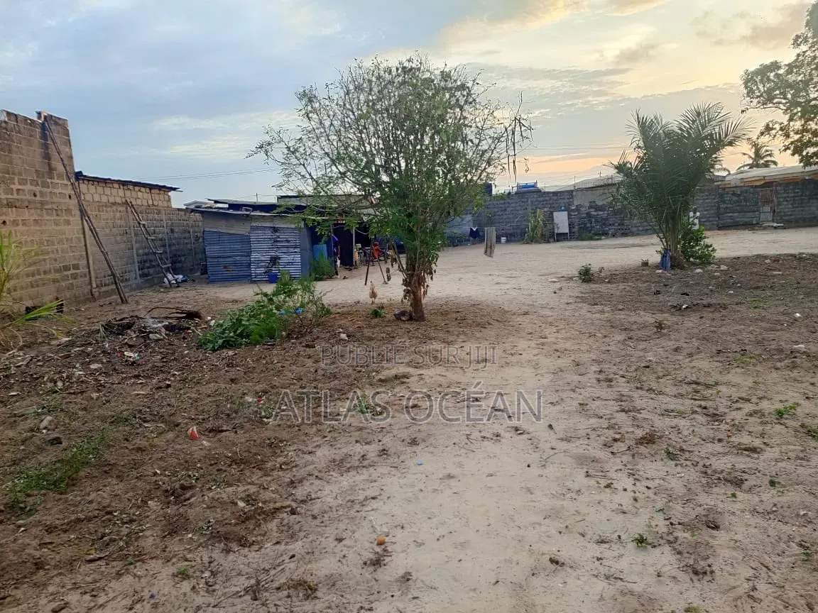 Deux Parcelles Jumelées en Vente Quartier Siafoumou Arrêt Lac