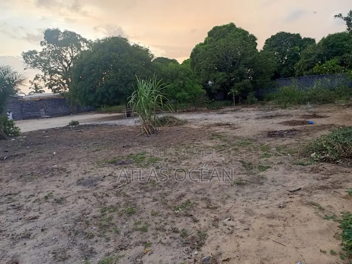 Deux Parcelles Jumelées en Vente Quartier Siafoumou Arrêt Lac