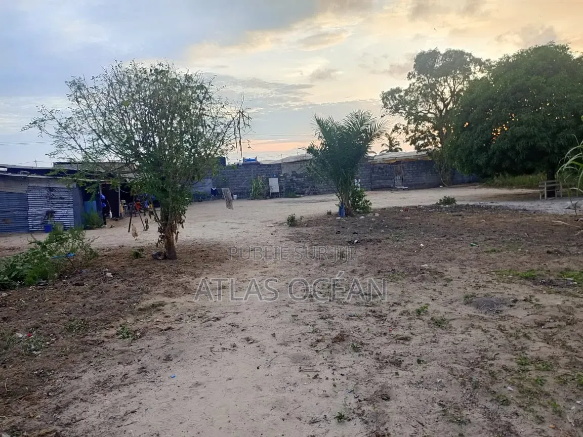 Deux Parcelles Jumelées en Vente Quartier Siafoumou Arrêt Lac